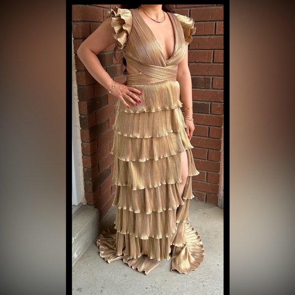 Mac duggal tiered dress , beautiful for a special occasion or prom - Picture 3 of 4